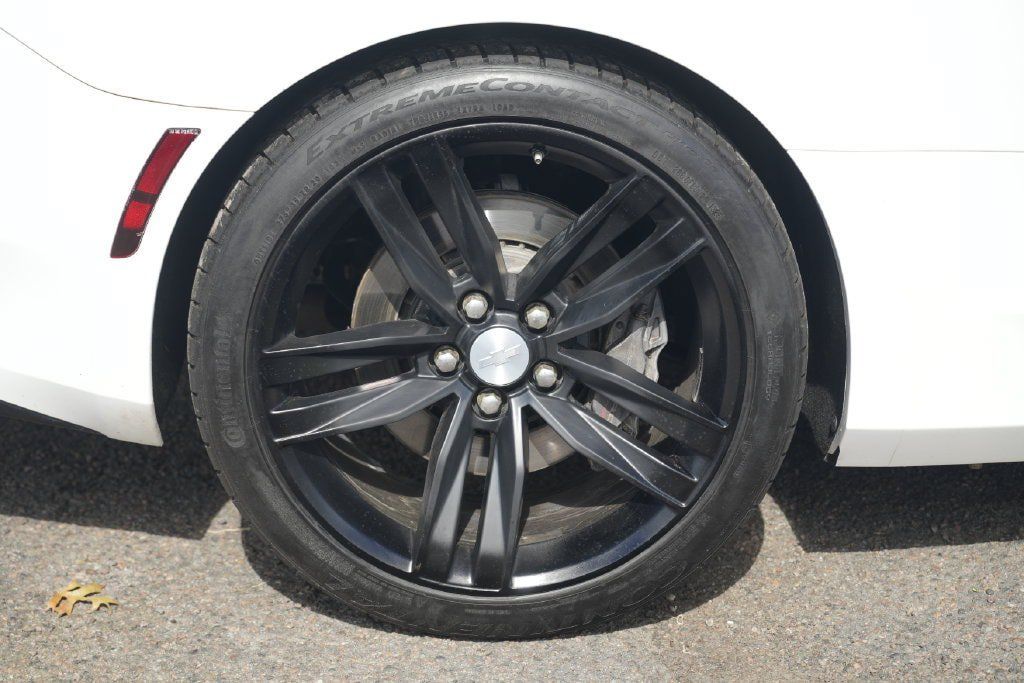 Used 2018 Chevrolet Camaro SS RWD image 10