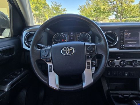 Used 2020 Toyota Tacoma SR5 AWD/4WD image 31