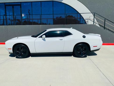 Used 2020 Dodge Challenger SXT RWD image 2