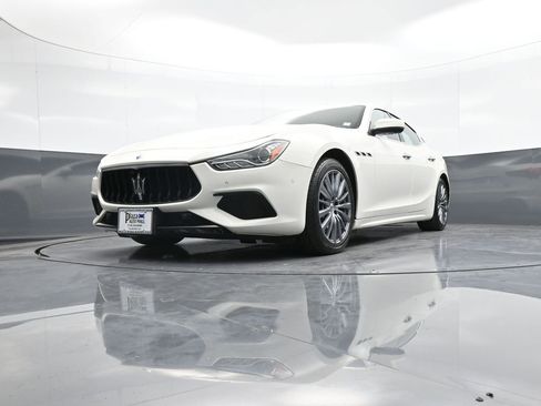 Used 2022 Maserati Ghibli Modena image 27