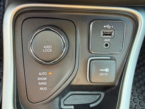 Used 2019 Jeep Compass Latitude w/ Cold Weather Group AWD/4WD image 4