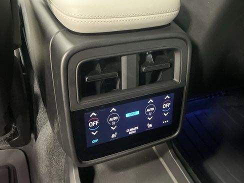 Used 2021 Porsche Taycan Turbo image 29