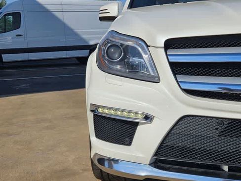 Used 2014 Mercedes-Benz GL 550 4MATIC image 11
