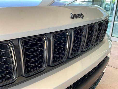 Used 2023 Jeep Grand Cherokee L Laredo AWD/4WD image 31