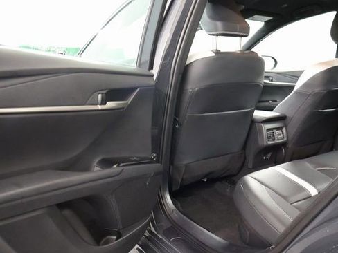 Used 2025 Toyota Camry SE image 28