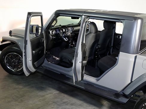 Used 2021 Jeep Gladiator Overland image 5