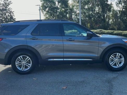 Used 2022 Ford Explorer XLT image 9