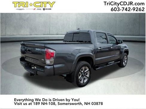 Used 2016 Toyota Tacoma Limited w/ Towing Package image 5