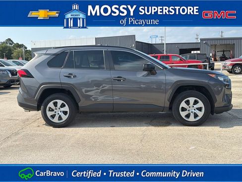 Used 2021 Toyota RAV4 LE FWD image 12
