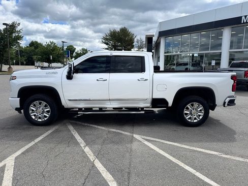 Used 2025 Chevrolet Silverado 2500 High Country w/ High Country Premium Package AWD/4WD image 2