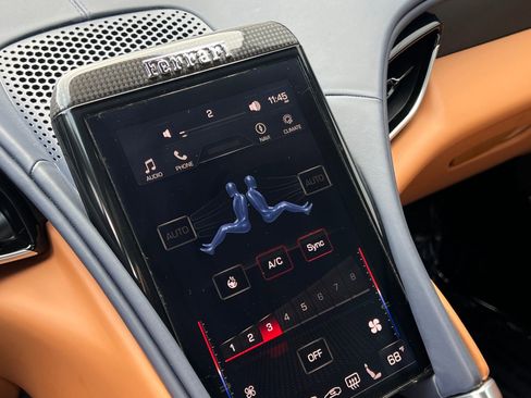 Used 2024 Ferrari Roma Spider image 41