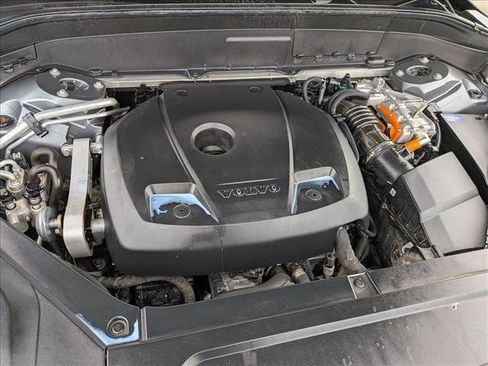 Used 2016 Volvo XC90 T8 Momentum w/ Vision Package image 23