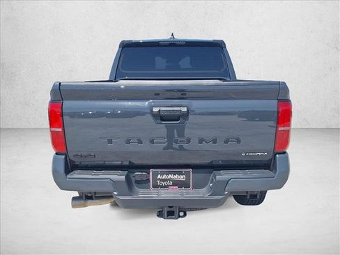 Certified 2025 Toyota Tacoma TRD Off-Road AWD/4WD image 7