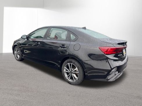 Certified 2023 Kia Forte LXS FWD image 5