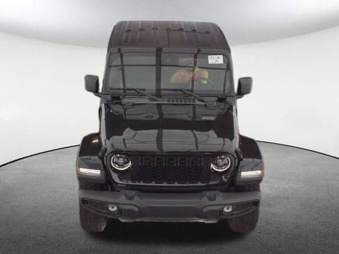 Used 2024 Jeep Gladiator Sport AWD/4WD image 2