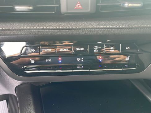 Used 2023 Buick Envision Essence FWD image 23