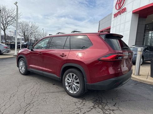 Used 2024 Toyota Grand Highlander Platinum image 3