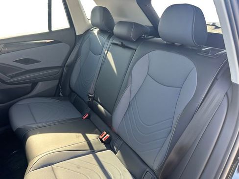 New 2026 Volkswagen Tiguan SE image 13