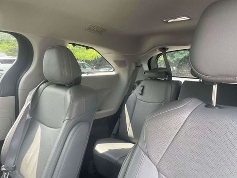 Used 2023 Toyota Sienna Limited AWD/4WD image 16
