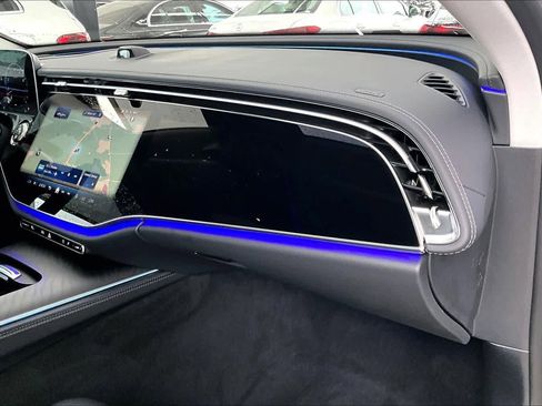 Used 2025 Mercedes-Benz E 350 4MATIC Sedan image 18