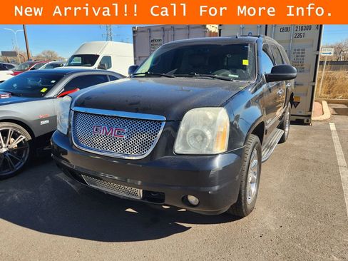 Used 2011 GMC Yukon Denali image 3