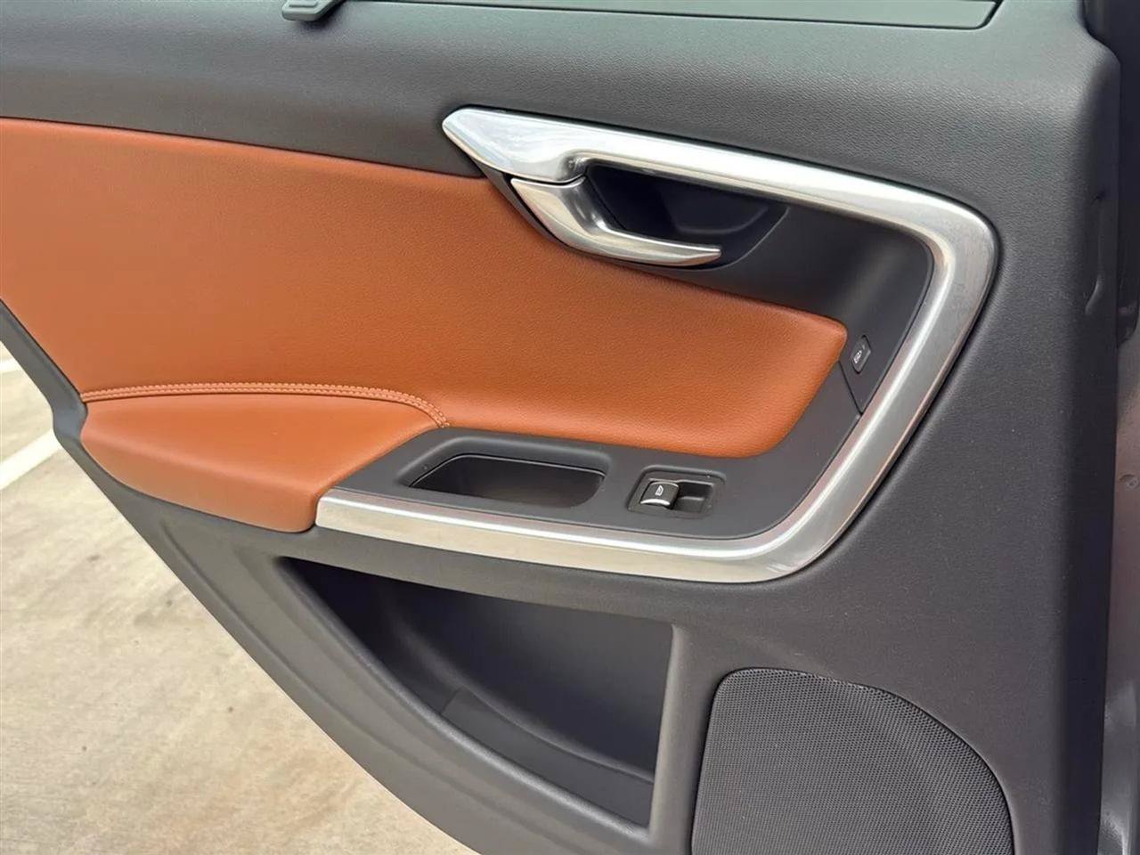 Used 2017 Volvo S60 T5 Inscription Platinum FWD image 46