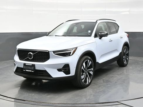 Used 2024 Volvo XC40 B5 Plus w/ Protection Package Premier AWD/4WD image 2