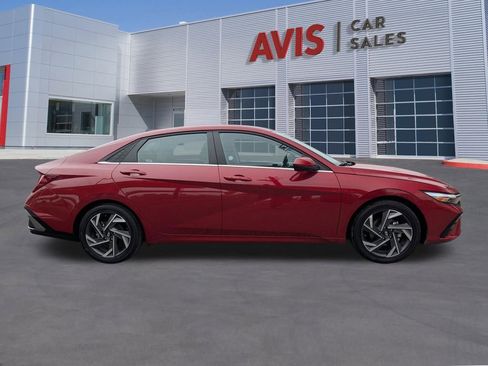Used 2025 Hyundai Elantra SEL image 7