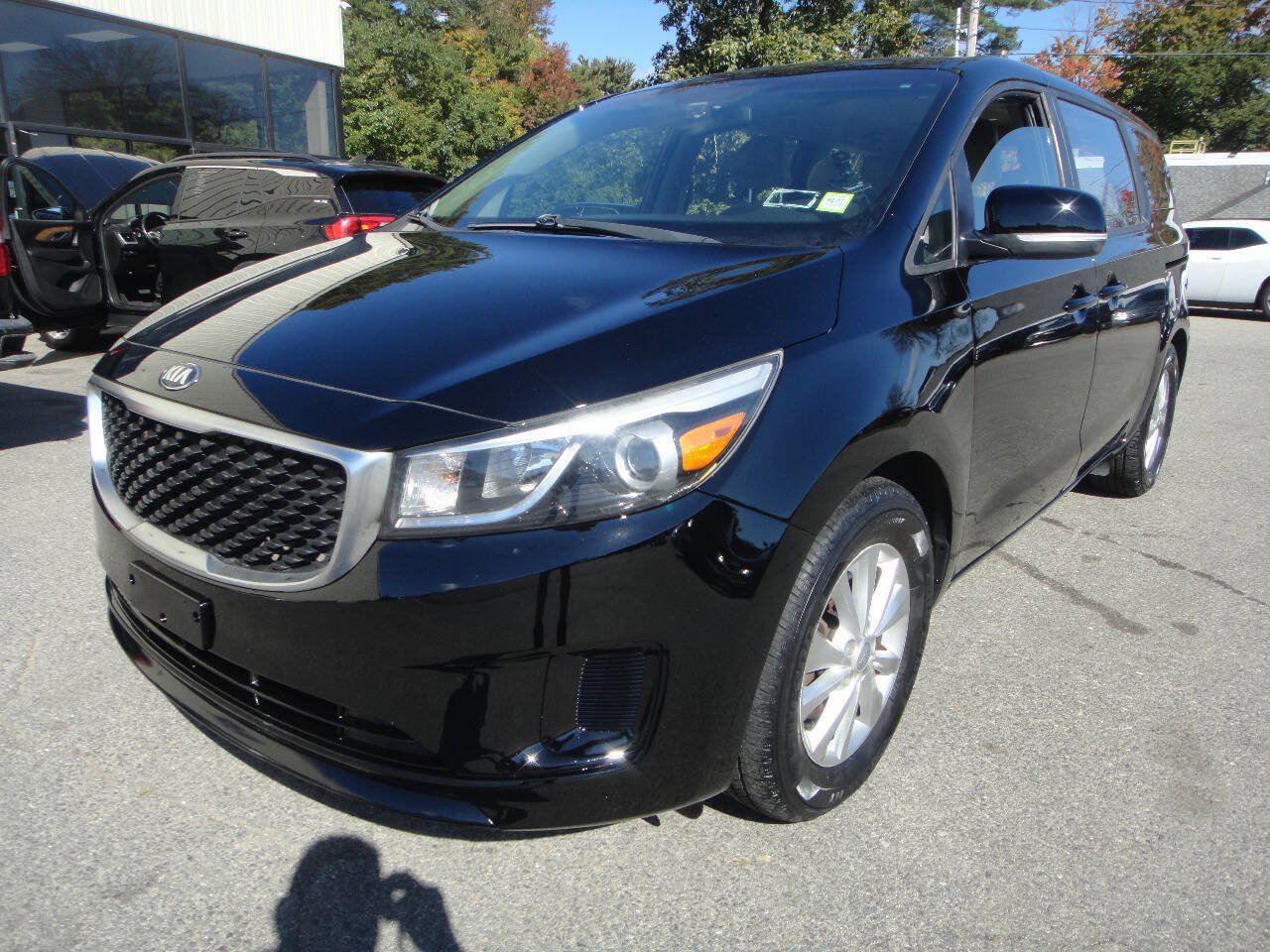 Used 2017 Kia Sedona L FWD image 1