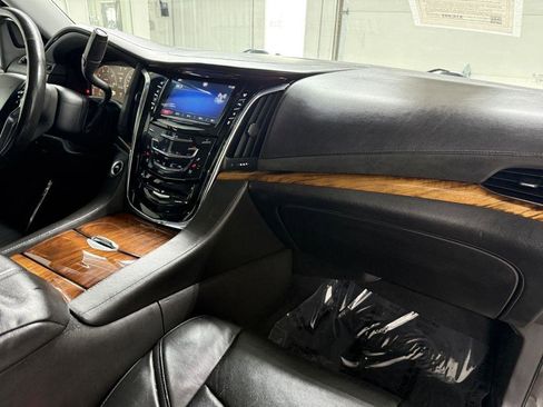 Used 2015 Cadillac Escalade ESV Premium image 43