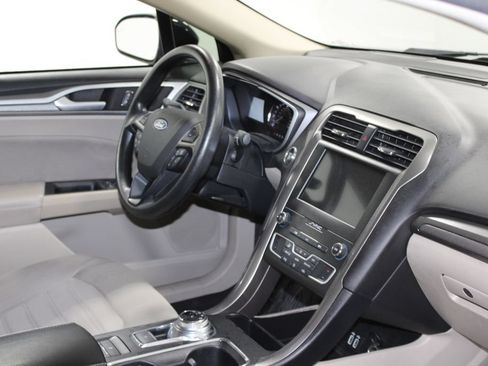 Used 2020 Ford Fusion SE FWD image 27