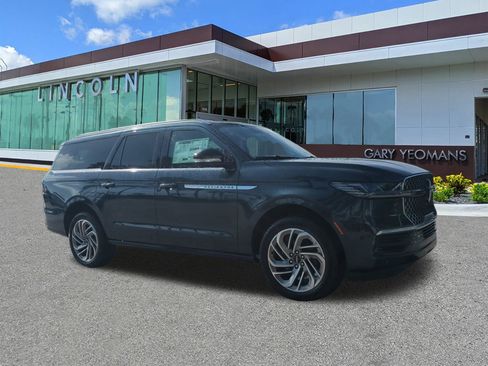 New 2025 Lincoln Navigator L Reserve image 2