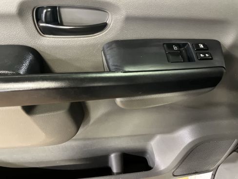 Used 2016 Nissan NV 2500 SV RWD image 13