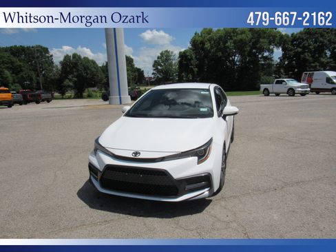 Used 2022 Toyota Corolla SE FWD image 2