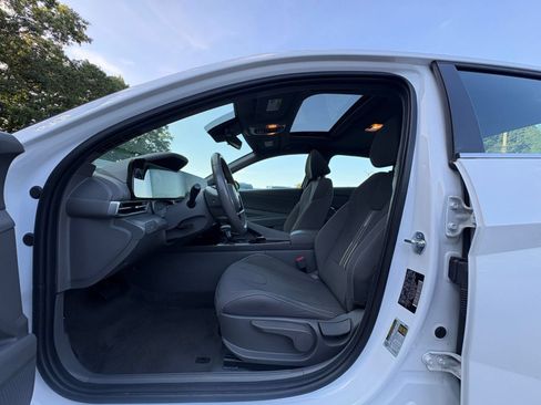 Used 2025 Hyundai Elantra SEL FWD image 20
