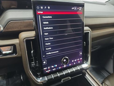 Used 2025 GMC Yukon Denali Ultimate AWD/4WD image 19