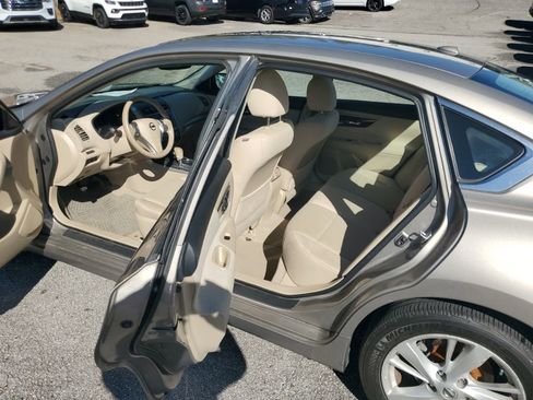 Used 2014 Nissan Altima 2.5 SV w/ Convenience Package image 9