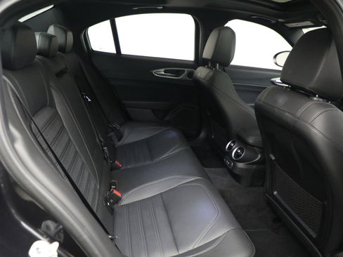 Used 2024 Alfa Romeo Giulia Veloce image 18