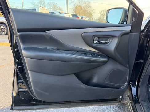 Used 2023 Nissan Murano SV w/ SV Midnight Edition Package image 13