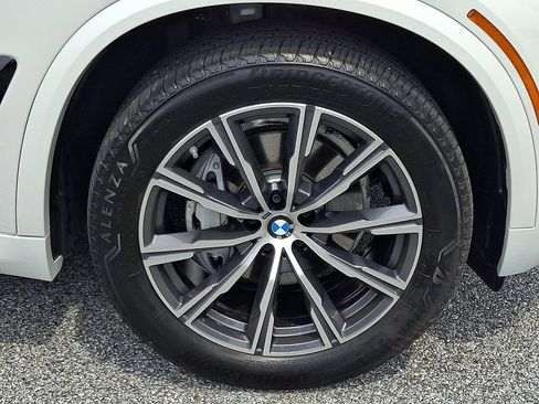Used 2025 BMW X5 xDrive40i w/ M Sport Package AWD/4WD image 8