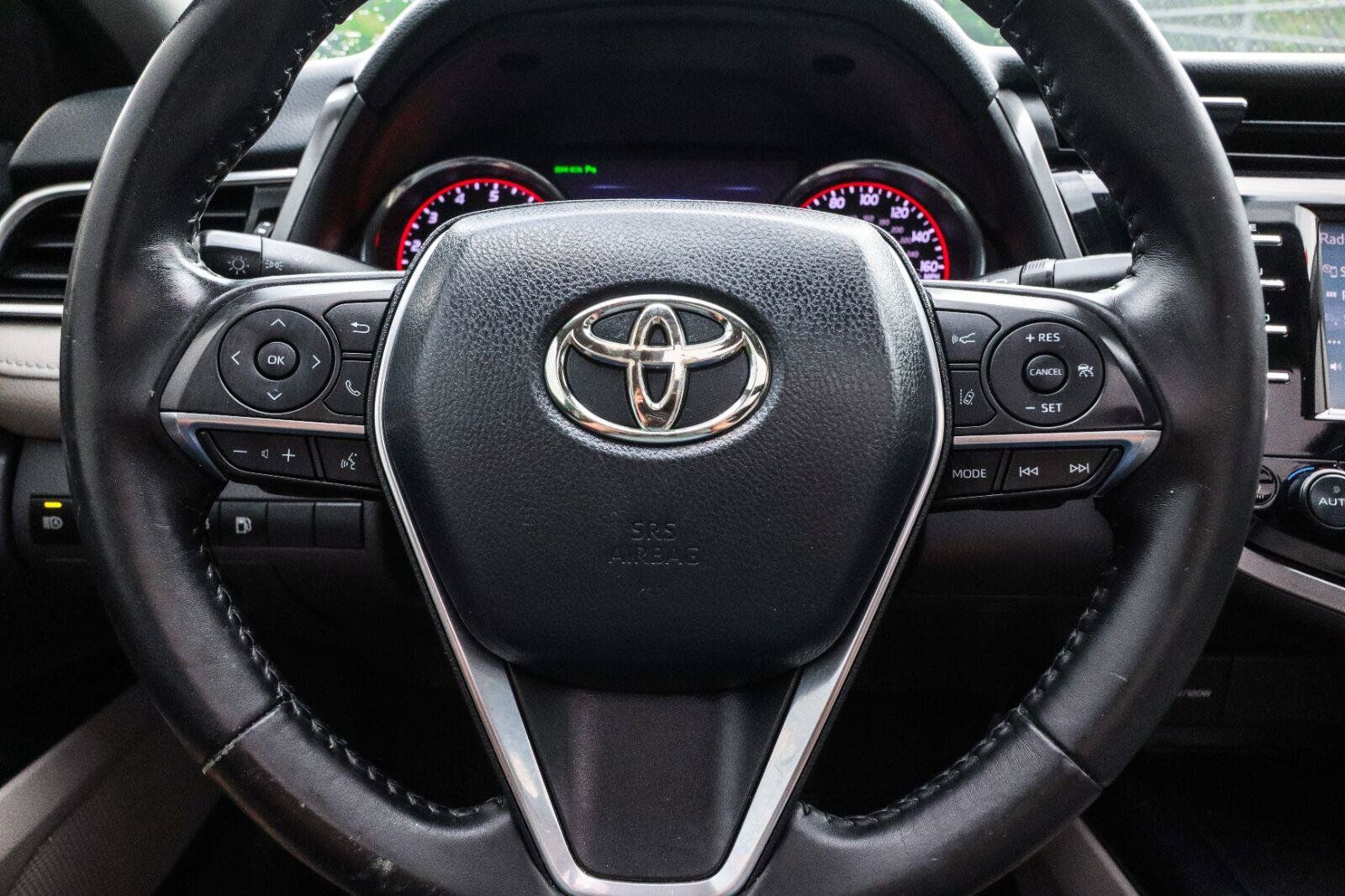 Used 2018 Toyota Camry XSE FWD image 14