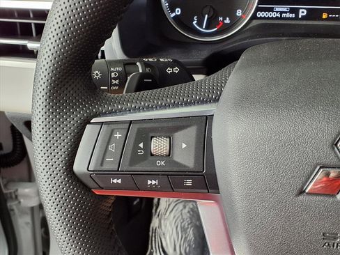 New 2025 Mitsubishi Outlander SE image 25