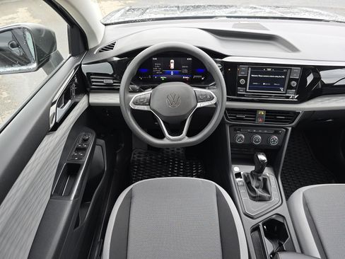 Certified 2022 Volkswagen Taos S image 19