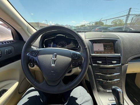Used 2019 Lincoln MKT AWD image 22
