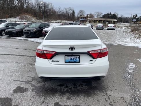 Used 2016 Toyota Camry SE image 9