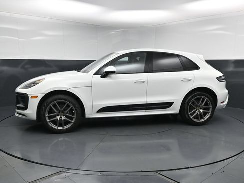 Used 2025 Porsche Macan AWD/4WD image 2