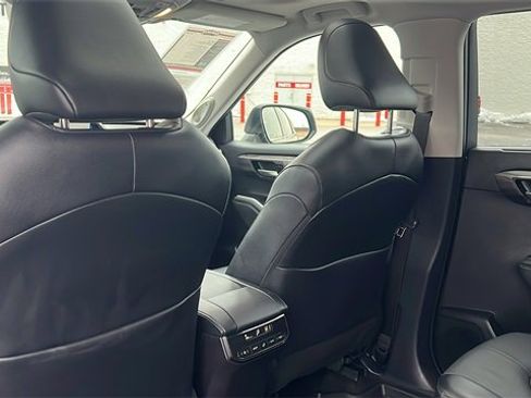 Certified 2025 Toyota Highlander Limited image 21