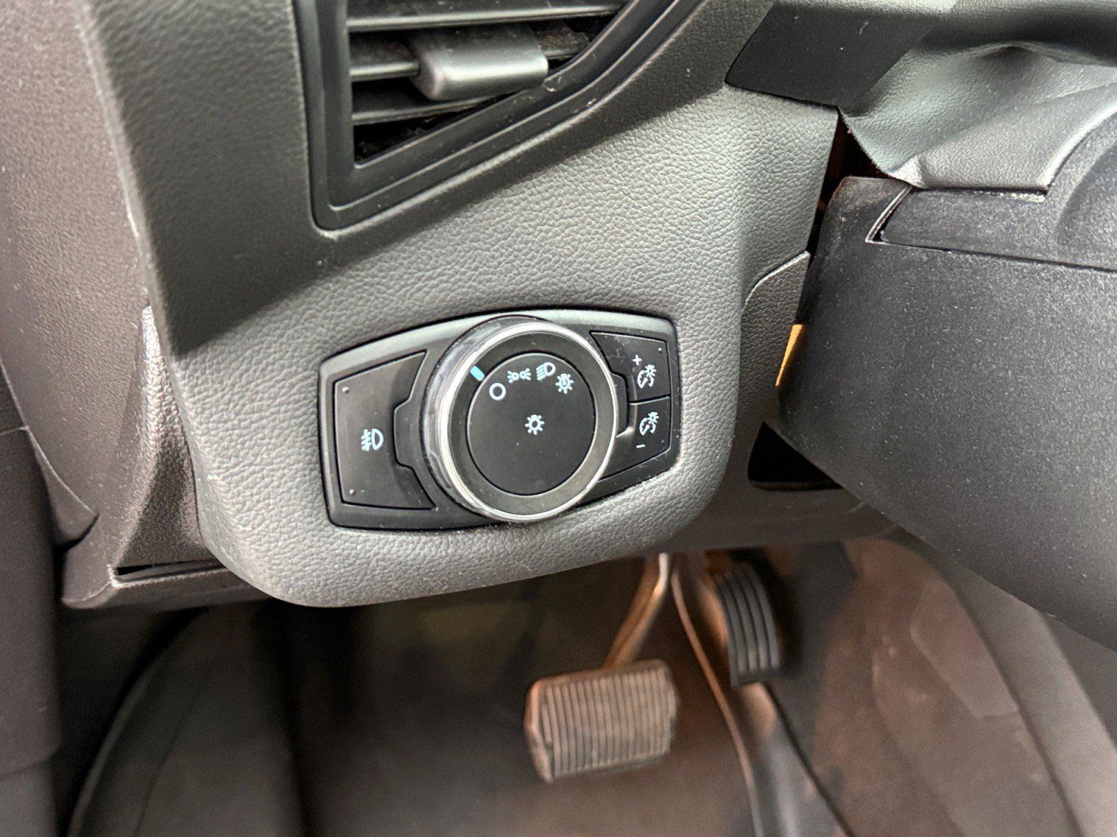 Used 2013 Ford Escape SE FWD image 17