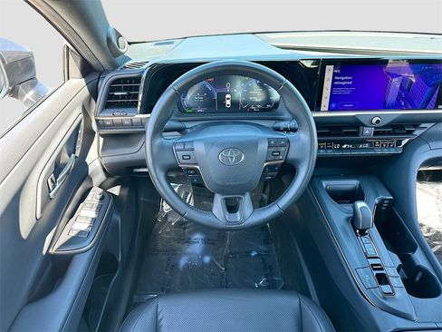 Used 2023 Toyota Crown Limited image 22
