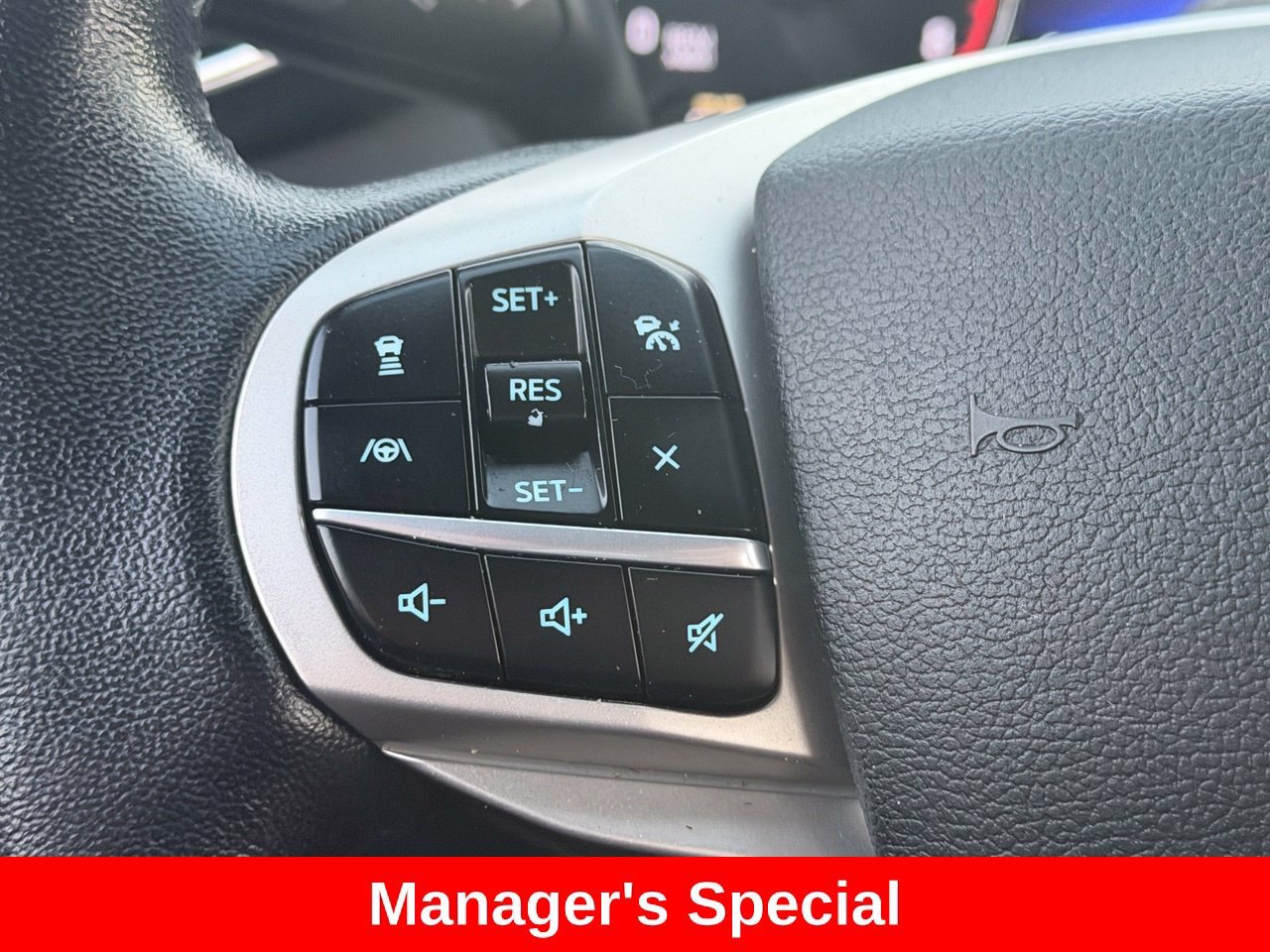 Used 2021 Ford Explorer XLT w/ Equipment Group 202A RWD image 17